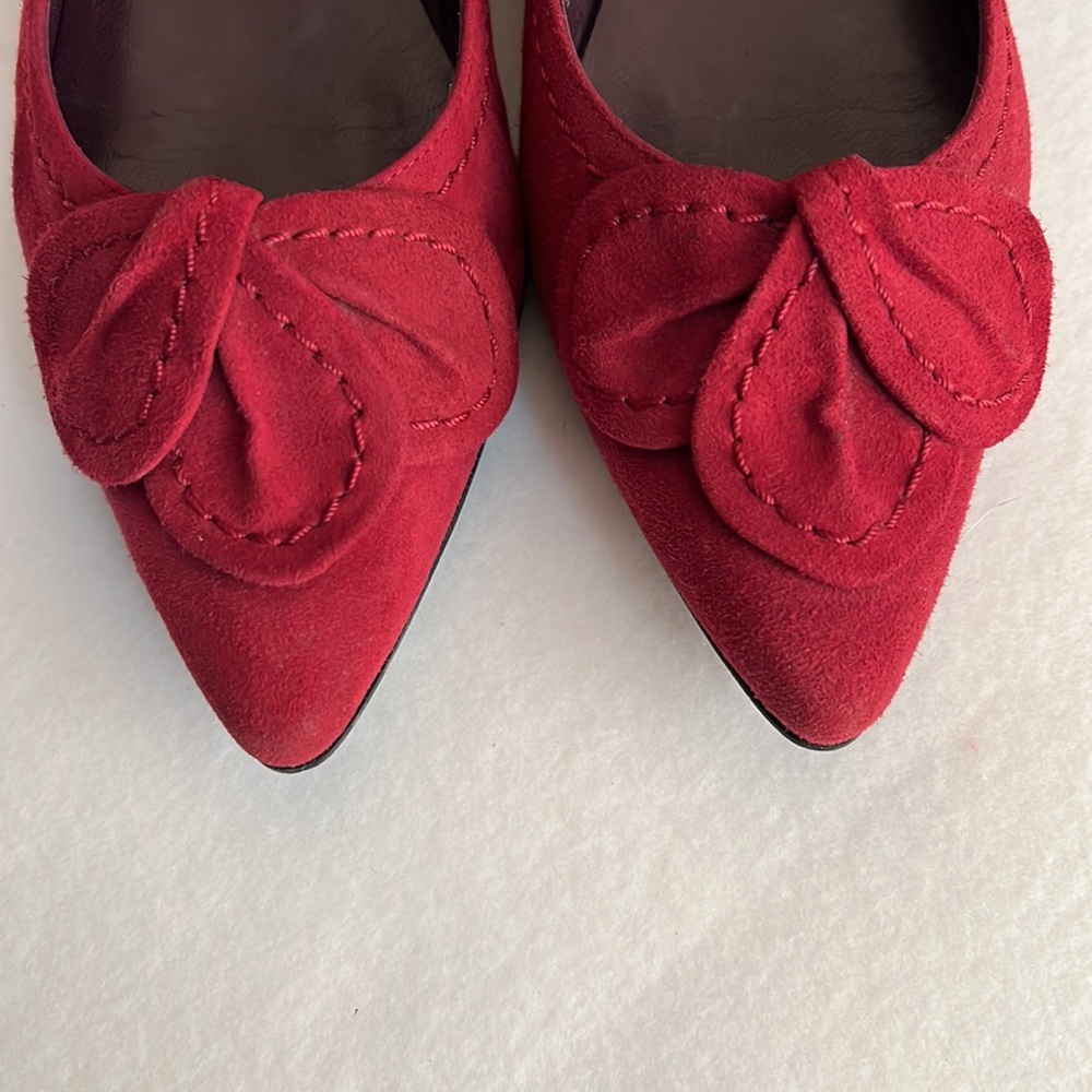 Stuart Weizmann Scarlet Lotrios suede pointy toe flats 6.5M - Picture 3 of 7